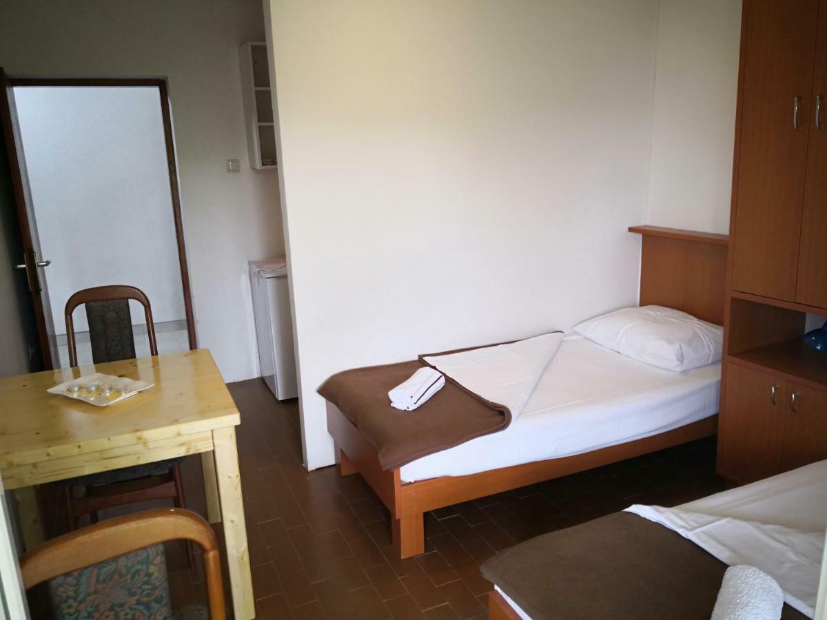 Guesthouse Dupin Влашичи Экстерьер фото